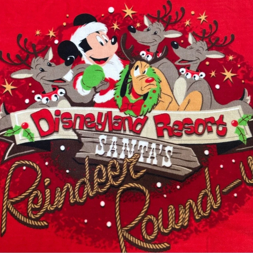 DISNEY RESORT‎ REINDEER ROUNDUP BLANKET RED FOLD IN POCKET 36